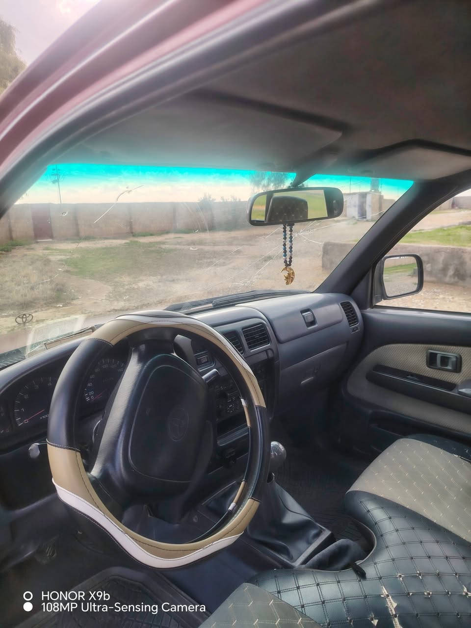 السلام بيكم تيوتا مو يل ٩٨
اللون ماروني 
جي ال اكس كامل مواصفات فول محرك كير شرط استندر
مامفتوح 
لاصرف ولانفخ سياره بلادي شرط قطره صبغ مابيها  رقم نينوى الماني بسمي سنويه لل٢٧
السعر 120$
مكان السياره القياره قرية ازهيليله
للاتصال على الرقم ***********
