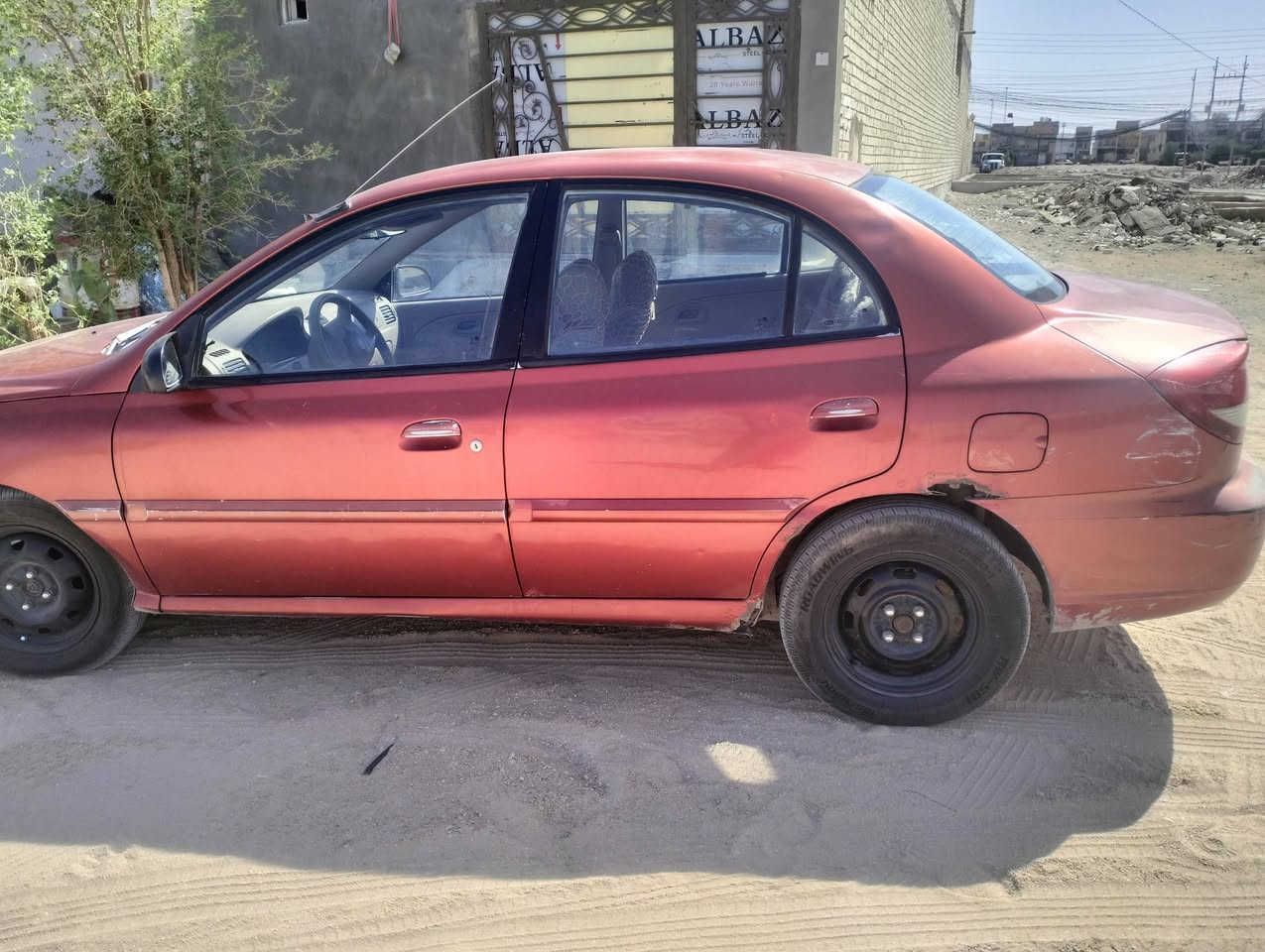 السلام عليكم
كيا ريو 2003 كير عادي 
رقم كربلاء الماني سنوية لل 29 
سيارة بلادية مامصبوغة بيها جراد قليل 
مكفولة من الضربة القوية 
تخم تاير نظيف كهربائيات بلادية 
السعر 37 وبيها مجال الشراي يتصل ***********
