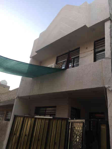 السلام عليكم بيت مساحة ٥٤ متر طابقين بناء حديث شهداء البياع سوك رضا قريب عل شارع العام زراعي سند١١٧ تفاصيل البيت لاستفسار اتصل ***********
