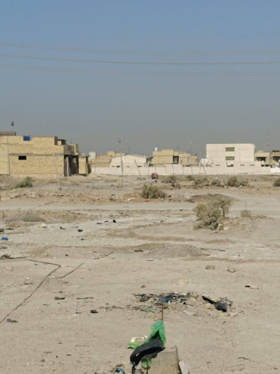 قطعه للبيع 200 م على ساحه على شارع 40 مقابيل المدارس الصينيه الابتدائيه والمتوسطه خدمات وسكن موجوده طابو صرف العنوان الكامل تضحيه نهايه الشارع العياده حي الكرامه السعر 53 قفل رقم الهاتف ***********
