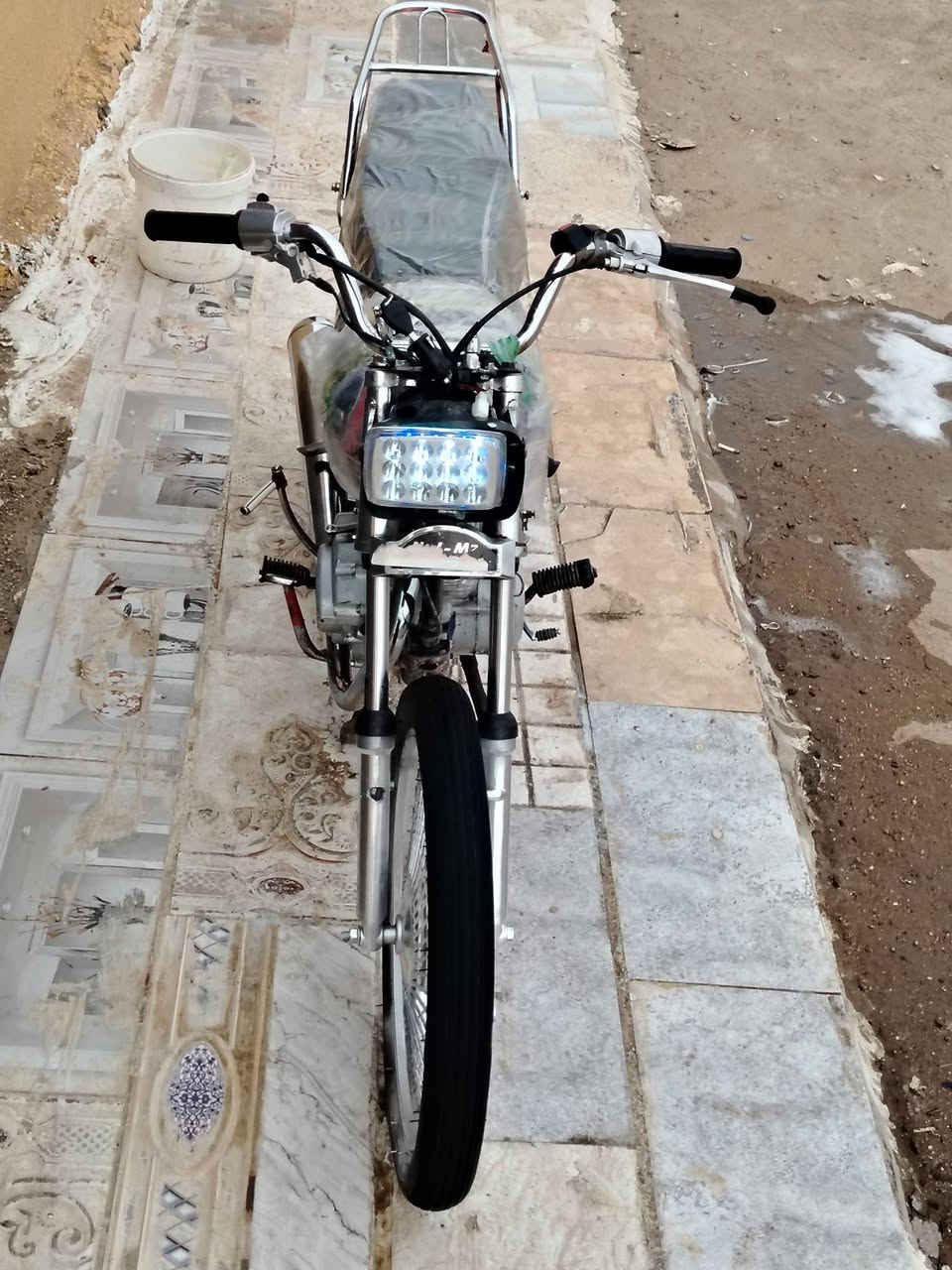 السلام عليكم نامه. شبه اصلي موديل 20فافونه ورقم شاصي ومكينه كله 20طبق الاصل اوراقه ضايعه ابيعك كلك تايرات جدد مكينه بجيس مفتوحه عوزه ترتيبات بصيطات ليته موجود ضفيره توني شاده بس تربط الليت
دراجه نضيفه وجاهزه اتعهدلك سرقه وعشائر 
السعر 375وبيه مجال بسيط كلش 
العنوان ذي قار الغراف 
***********اتصل وانه خادم
