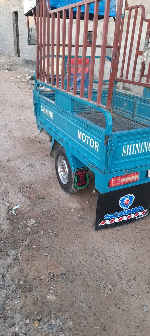 سلام عليكم يوجد ستوته للبيع موديل ٢١ نظيفه مرقمه السعر ٣٠٠٠ وبيها مجال هاذا رقمي ***********
