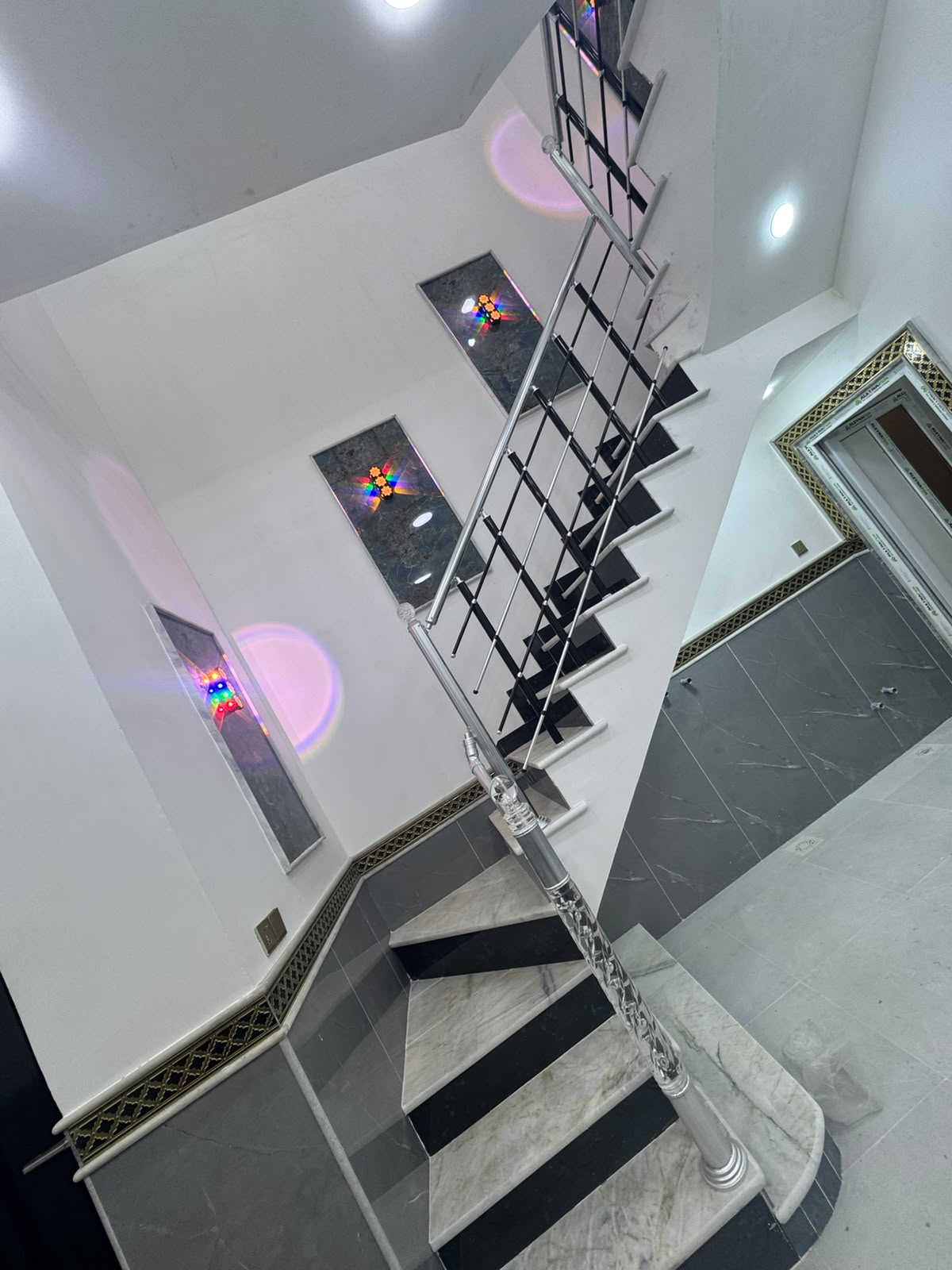 البيت قاط ونص بي غرفتين نوم وستقبال ومطبخ وصحيات  #اكسبلور #fyp #ميسان_العماره #ميسان #الشعب_الصيني_ماله_حل😂😂 
