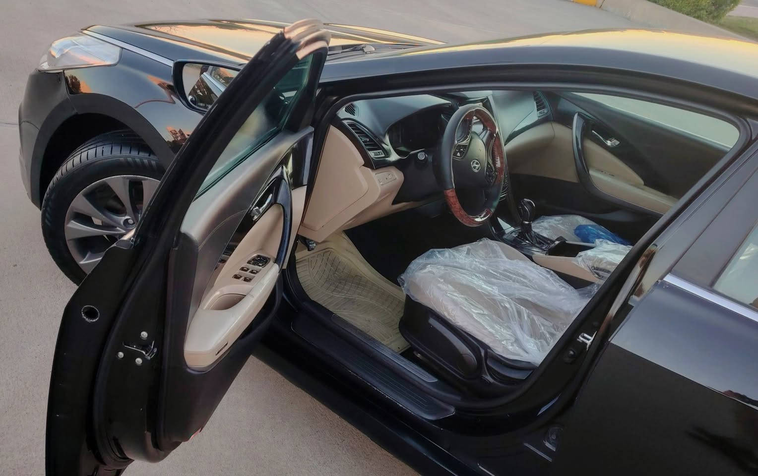 بسم الله سلام عليكم
ازيرا 2012 خلیجی 
دواخل عسلي
محرک 6
فول بس بدون بانوراما 
بردات خلفية ٣
كشنات جلد تدفئة
تحكم ستيرن جهتين 
تحكم كراسي كهرباء 
تحكم مري كهرباء + شفط 
انارة ترحيبية
مکفوله بدون صبخ بدون تبدیل الی شرای یراسلنی ادزله فیدو شرط تحویل سیاره مابی غرامه سعر مناسب 
كلشي بيها بلاد  مکان اربیل
رقمي بي واتساب -  ***********
