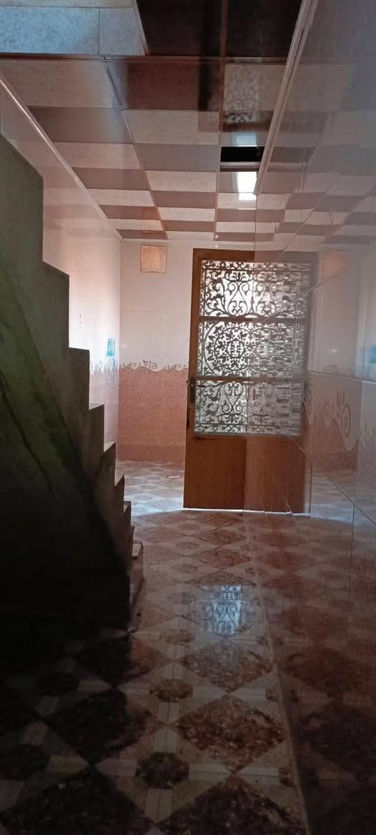 🏠 دار للإيجار - حي الانتصار
📍 بالقرب من جامع محي الدين النقيب.
📐 المساحة: 100 متر.
✨ (غرف نوم، هول، استقبال، مطبخ، حمام).
📞 للاستفسار: ***********
