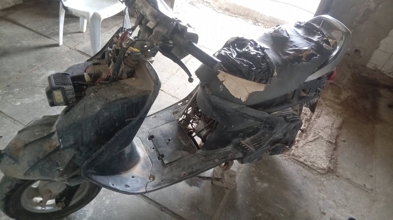فراشه للبيع سلف هندر شغاله كهربيات شغاله باتري جديد تخم تايرات جديد سعره قفل ١٥٠ وذا أكو مراوس إروس مع الفرق، ديوانيه مركز ***********
