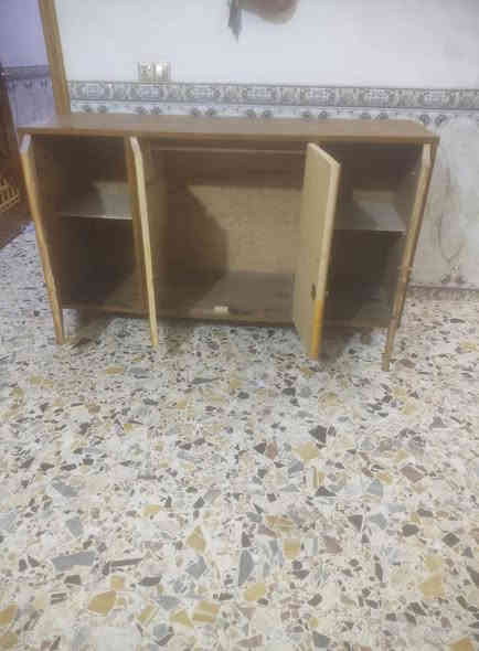 سلام عليكم من رخصة الادمن للبيع بوفيه 4 ابواب ارتفاع متر وطول 180 كربلاء طويريج السياحي خشب صاج داخل وخارج شغل درجه اولى نقص قفل واحد فقط سعر 150 وبيها مجال ***********
