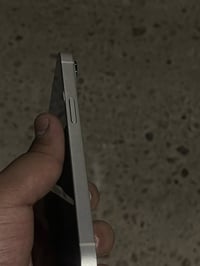 📱🔥 للبيع iPhone 13 (عادي) 🔥📱 🤍 اللون: أبيض 💾 الذاكرة: 128GB 🔋 صحة البط...