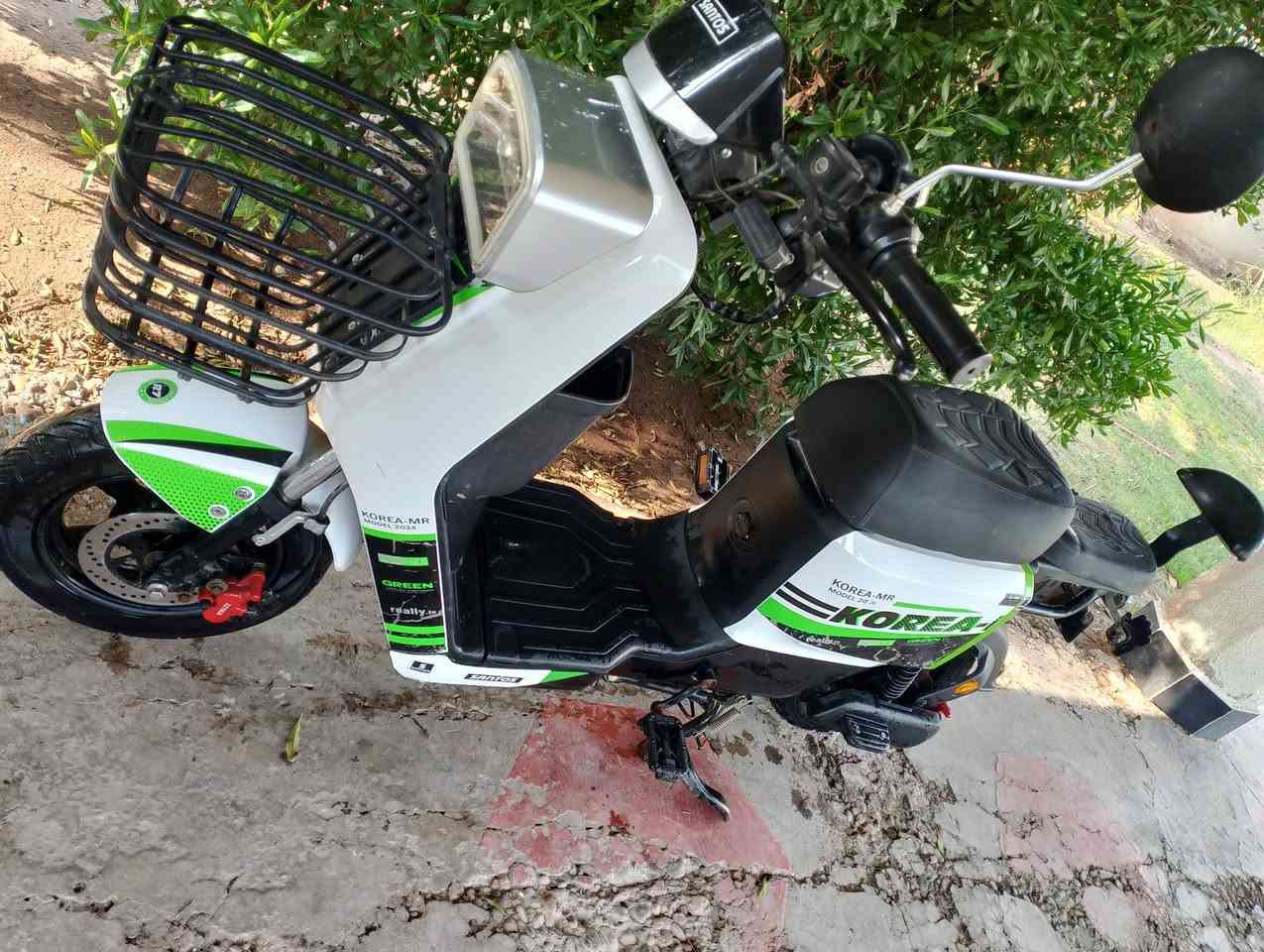 دراجة شحن R7
ونلي 
👈6 بطاريات دبل كبار فول🔋👉
الشكل الحديث
بصمه 
جهاز انذار مانع سرقه 
لايت زنون 
امبي ثري
نضام باركينك + رجوع للخلف
شاشه دجتل 
دراجة فول مواصفات كاملة 
موجود خاص أو اتصال ***********
