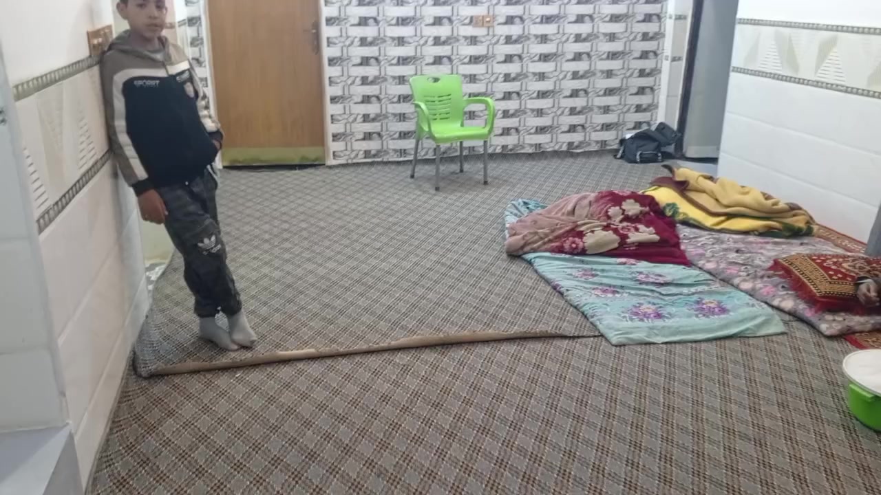 مساء الخير للجميع اخوان الكرام يوجد بيت زراعي سند 25طابو لبيع مساحة 200 غرفتين وصاله ومطبخ وحمامات داخليه و خارجيه وبراني البيت كامل على 24حبايه ما كلشي يعوزه كله سراميك بورسلين يعني تجيب غراضك وتكعد خدمات كامله سعر  65مليون وبيه مجال لشراي شارع وكهرباء مجاري مولده شارع  مدرسه التواصل على الرقم ‏‪***********‬‏ المكان الشافعية المعمل
