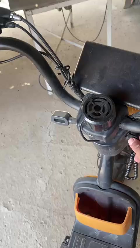 للبيع دراجه شحن
جديده  وحلوه 
بطاريات جدد 
السعر ب 250  وبيها مجال 
مكاني بغداد زعفرانيه
الرقم ***********
