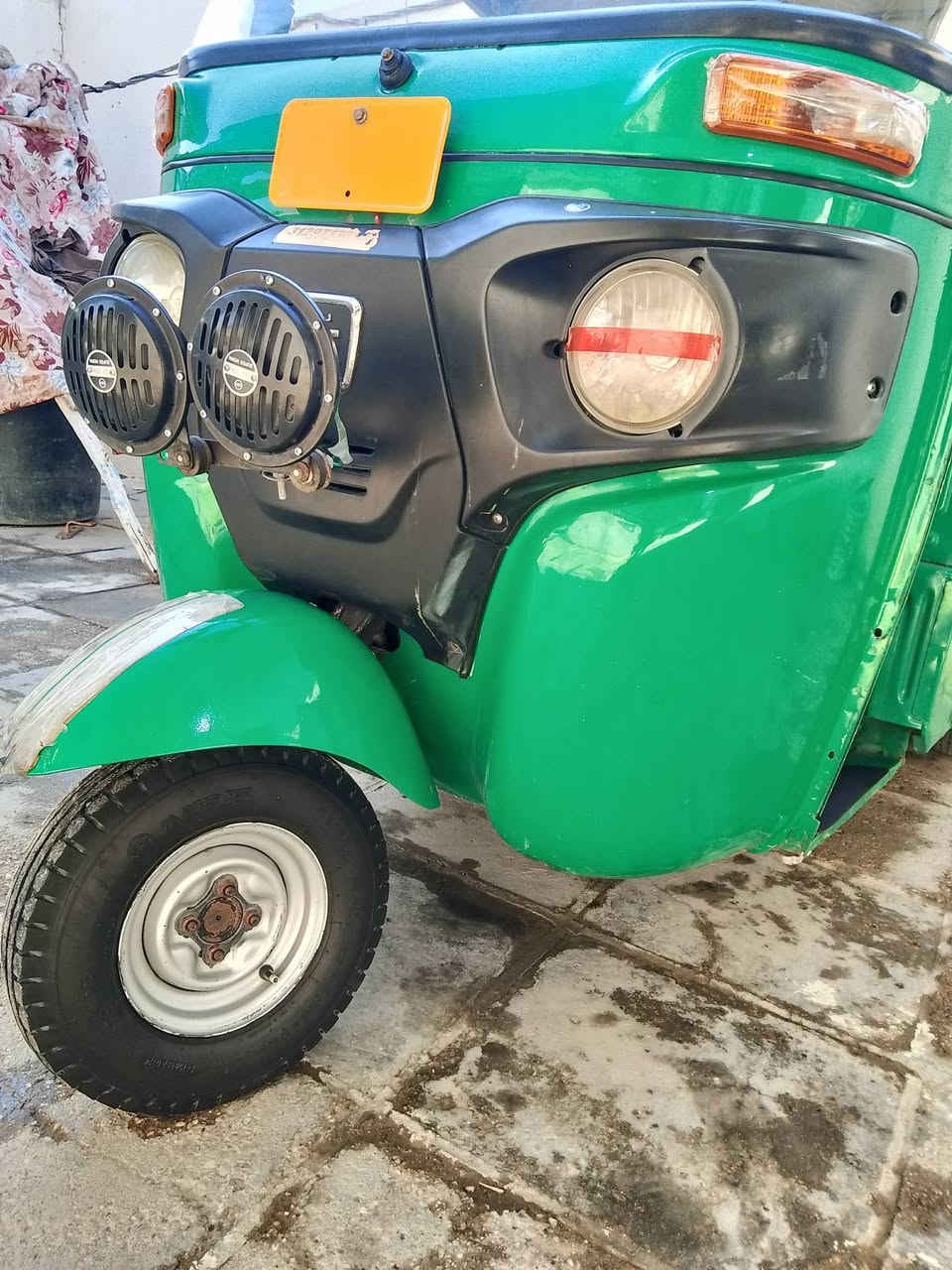 سلاام عليكم تكتك للبيع موديل ثنين وعشرين شهر 5رقم كفاله عامه بس بيه صربه جوه بكلايت صربه شبر رقمي ***********باقي تفاصيل خابر وتدلل
