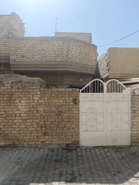 بيت للبيع سعر مناسب جداً المساحة 100 متر 5×20  طابق ونص  استقبال و مطب...