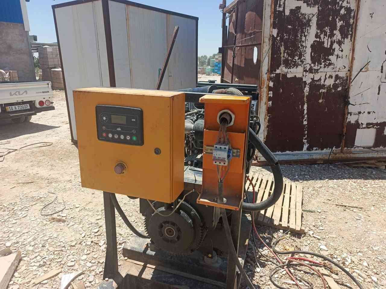 سلام عليكم مولد للبيع بيركز نكليزي 3بستم  اخو الجديد  السعر 40 ورقه  رقم الهاتف ***********
