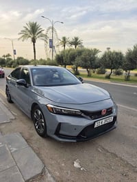 للبيع هوندا سيفيك هايبرد 2025  سبورت تورنك اعلى فئة لون اسمنتي رقم بغد...