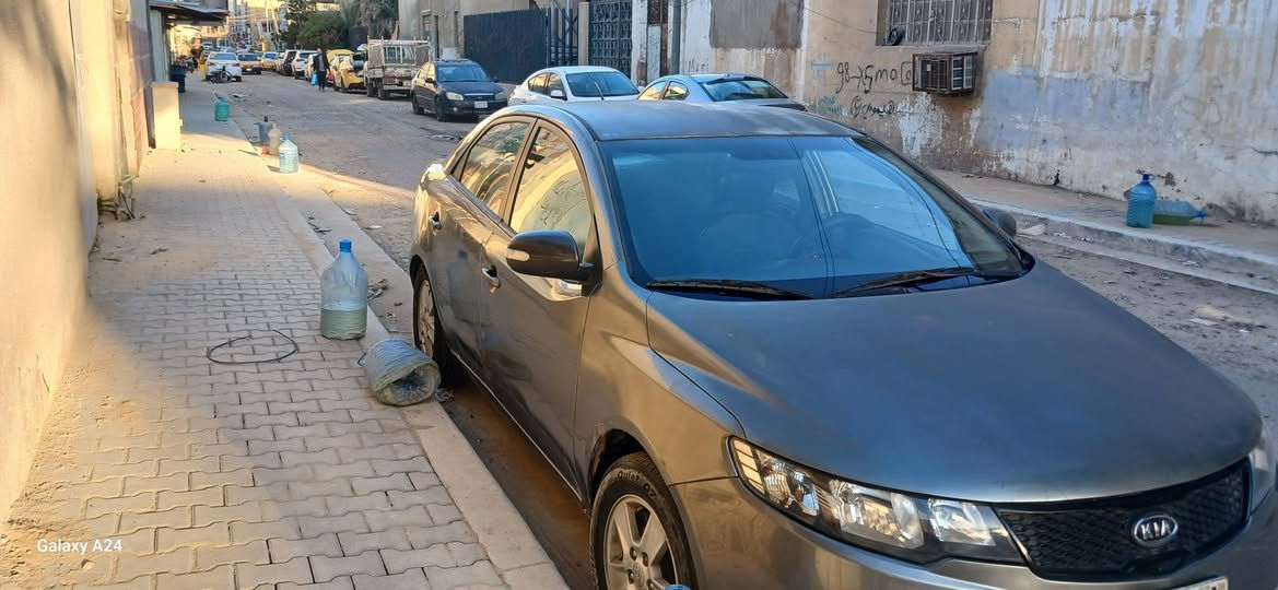 السلام عليكم
كيا سيراتو ٢٠١٣ رقم بغداد محرك ١٦٠٠ قبل فترة شديته مال حاوية مصبوغة حزام مكاني بغداد  الاعظمية سعرها ٨٥ تجي تشوفها وتقتنع بيها  وبيها مجال .
رقم الهاتف *********** بي واتس
