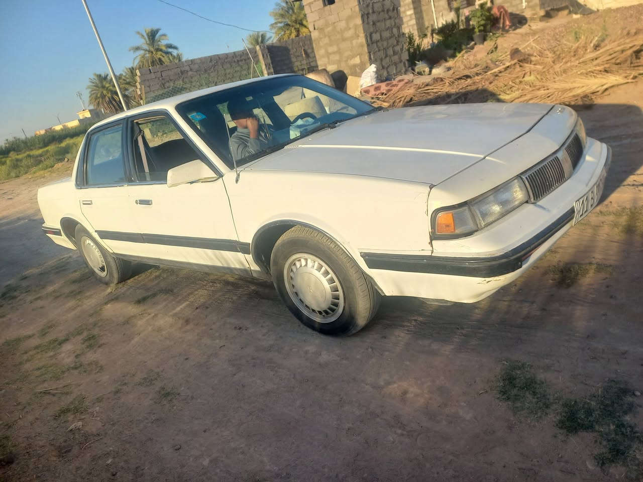 للبيع اولدز بغداد موديل 90بسمي محرك وكير جيد جداً 
مكاني گرمه سعر 37وبيها مجال هاتف ***********
