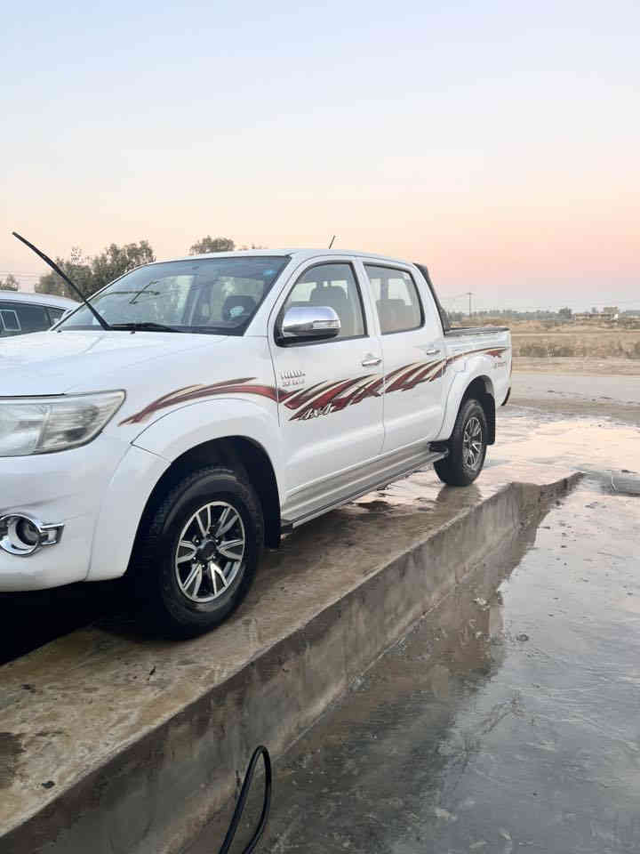 السلام عليكم ورحمة الله وبركاته سيارة هايلوكس نوع بيك اب فورويل موديل 2014 شاصي22 رقم بغداد السيارة مكفوله كفاله عامه من كلشي كير محرك اكسل لا تنقيص لا تبخير ايضا مكفوله من البارد والصبغ ما عدا هاي الضربه الصغيره بالباب الخلفي مأشرها الك بالدائره السوده هاي بيدي انضربت وعفتها بدون لا تصليح ولا بارد ولا كلشي ع وضعها ترايك وين متريد سياره ما ذب عليه ربع واحد جاهزه من كلشي السيارة بأسمي احولك ثاني يوم مكاني بابل جبلة السعر (240) وبيها مجال تجي وتشوف وتدلل تشلع عيوني واعتذر ع الاطألة بس حتى يكون عندك صورة كامله عن السياره وذني ارقامي واتصل وتدلل (***********) (***********)
