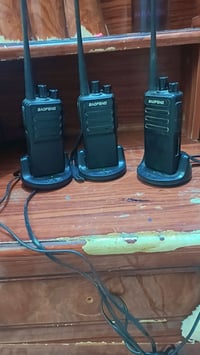 لاسلكيات  للبيع نظافه 99 باله اصلي اصدار 2025  السعر 100وبيهن مجال الم...