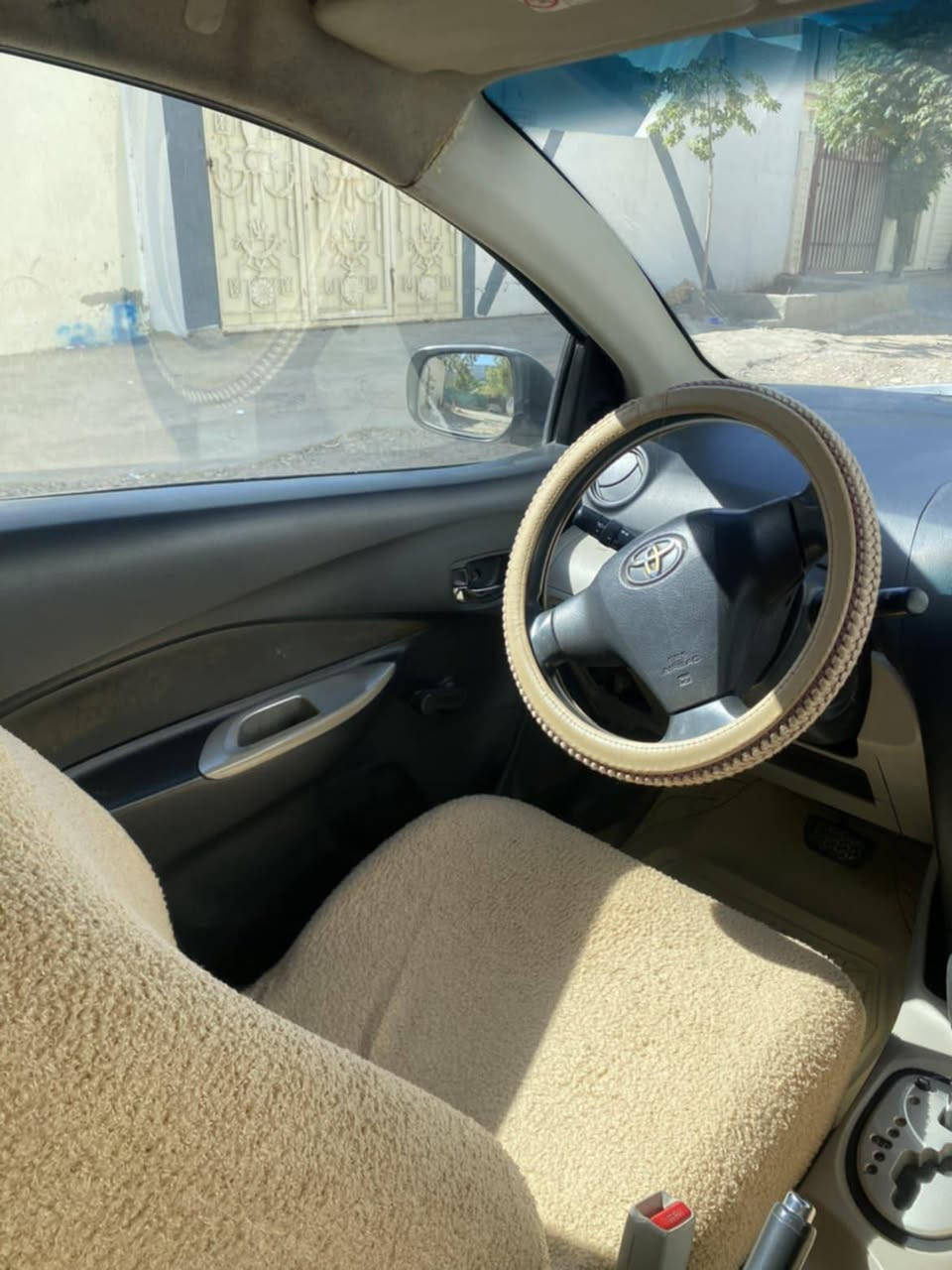 یارس مۆدێل 2007 
گێڕ و مەکینەو تەبرید بەشەرتە
حیزام بۆیاخە بۆ جوانی و کاڵبونەوە
دوو پارچەی پێوەیە سەنەوی بەسەرچوە کارتی بەنزینیشی لەگەڵە
شوێن چەمچەماڵ
سعری 78 وەرەقە  و مەجال
بۆ پەیوەندی ژمارەی خاوەنەکەی
*********** أربيل, العراق
