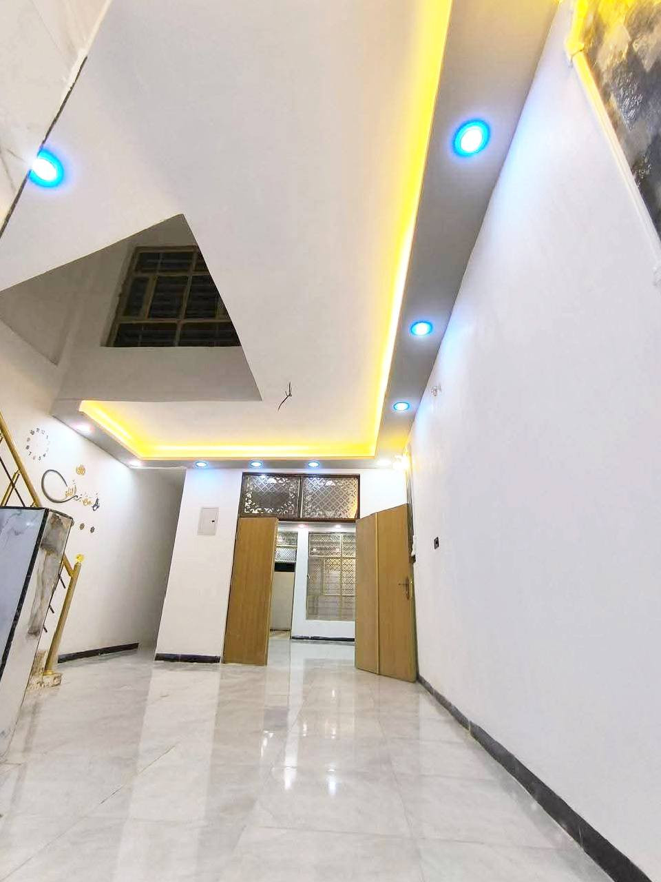 للبيع دار سكن بناء 2025حديث درجة أولى (طابوق) سقوف كونكريت مساحة 100م واجهة 5م ونزال 20م سند زراعي 25 تحويل مباشر يتكون من غرفتين منام واستقبال وكلدور ومطبخ ومجمع صحيات داخلية وخارجية وخدمات متوفرة / الحله - ناحية النيل- منطقة الفيحانية.
سعر الدار مناسب جدا وعلى الراغبين التواصل معنا على الرقم/ *********** خاص واتس متوفر.
