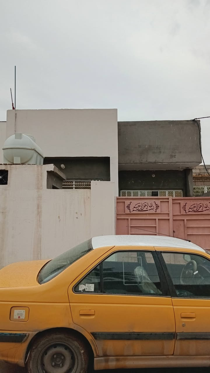 للبيع بيت مساحه 200 م ومشتمل بمساحة 100م وقطعة ارض ومحل  العنوان  واسط الحفرية مقابل مركز شرطة الحفريه للأستفسار الإتصال على الرقم ***********
