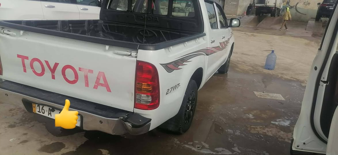 للبيع تيوته هايلوكس ٢٠٠٩ رقم قادسيه تحويل ثاني يوم شاصي  19 السياره بيها تجيه مصبوغه عام محرك كير حداديه جديده خير من الله /السعر ١٢٠ وبيهه مجال مكان السياره بابل جبله الاستفسار ‏‪***********‬‏
