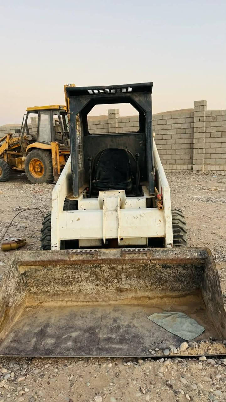 للبيع شفل بوبكات موديل 2000
منفيس جاهزة عل عمل خوش شفل مال شقل 
مكاني الزويه بيع نقد فقط السعر 60 وبيها مجال 
***********
