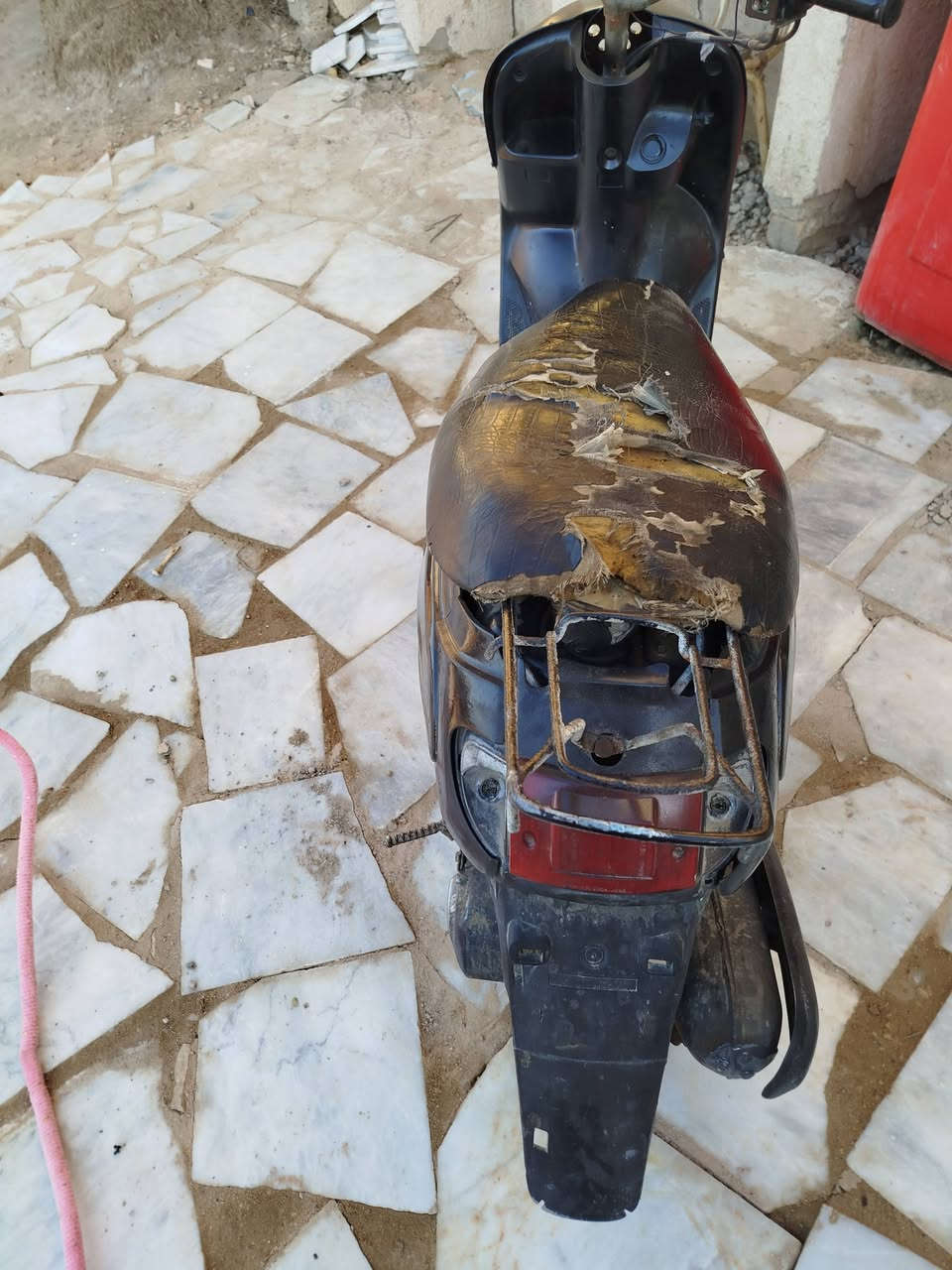 سلام عليكم دراجه  شغاله بس تخربط وبنجره كوم حديد ابيعك هاي كدام عينك مكان دراجه الاسكان ***********
