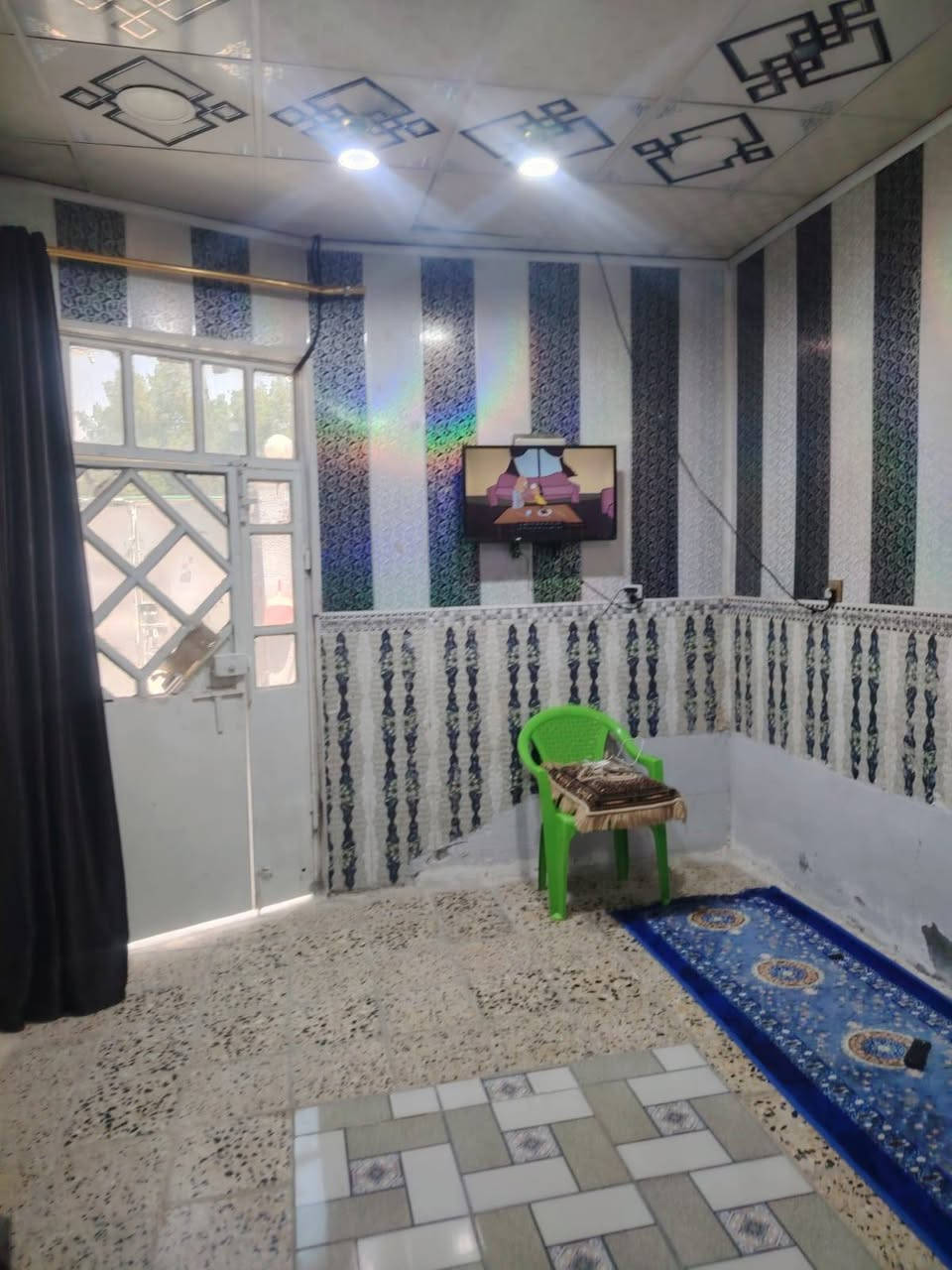 دار للايجار 100م نجف حي الوفاء قريب بنزين خانه طابق ونص يتكون من غرفتين نوم وصاله ومطبخ واستقبال وصحيات نظيف كاشي وسيراميك ايجاره 350الف الاستفسار ***********
