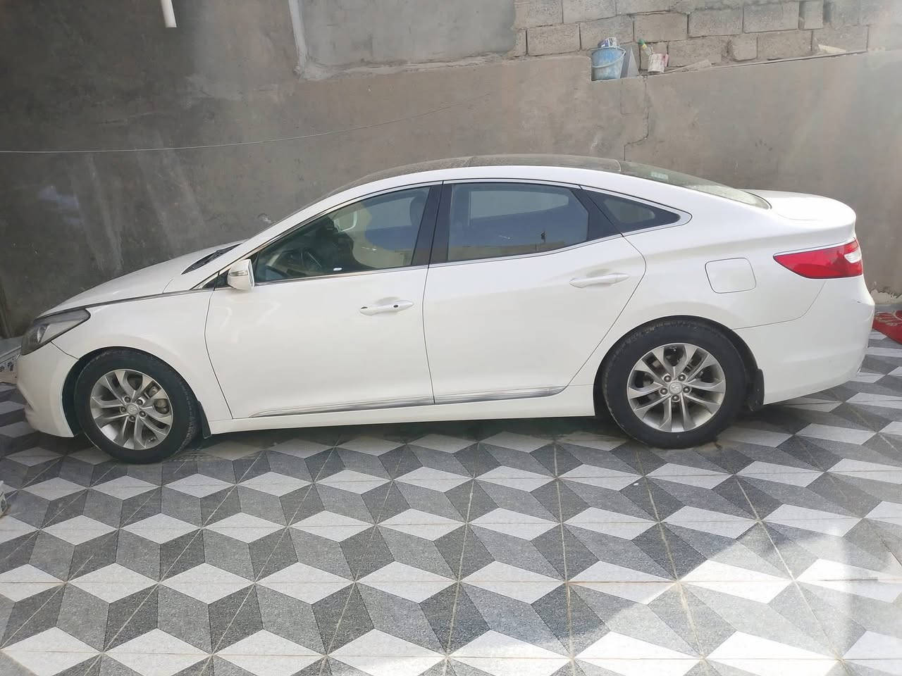 سلام عليكم
ازيرا 2015 خليجي 
السونار مرفق مع الصور 
فول مواصفات 1/1 معروفة مواصفات الازيرا
السيارة جاهزة بدون آي نقص السعر 132$ 
وبيها مجال بسيط للأستفسار ***********
