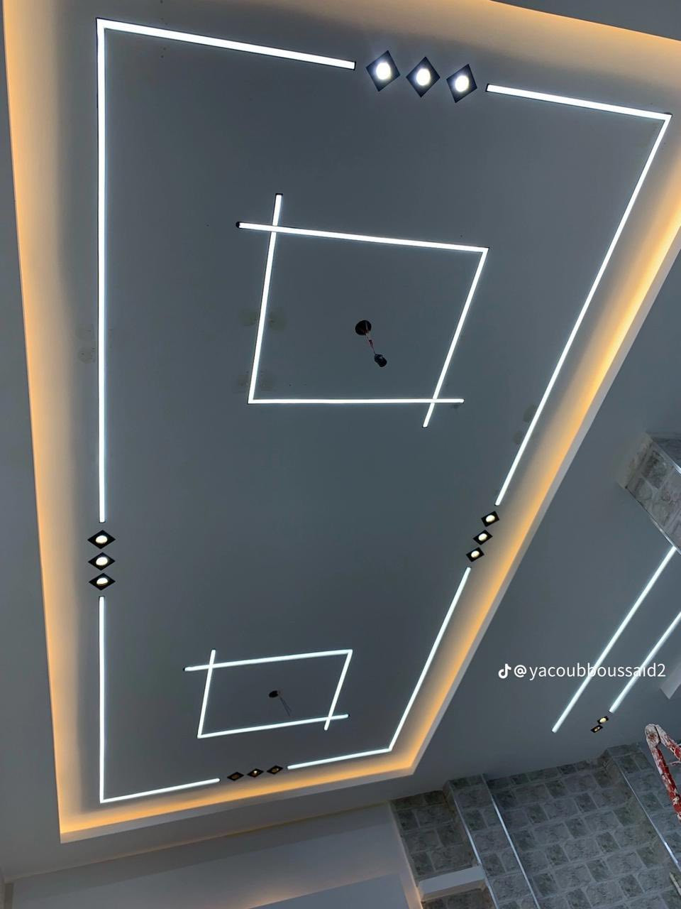 سلام عليكم خلفه جبس برود كرستة وعمل ال متر 35                *********** وعمل سقوف ثانيويه وسحبات وصبغ
