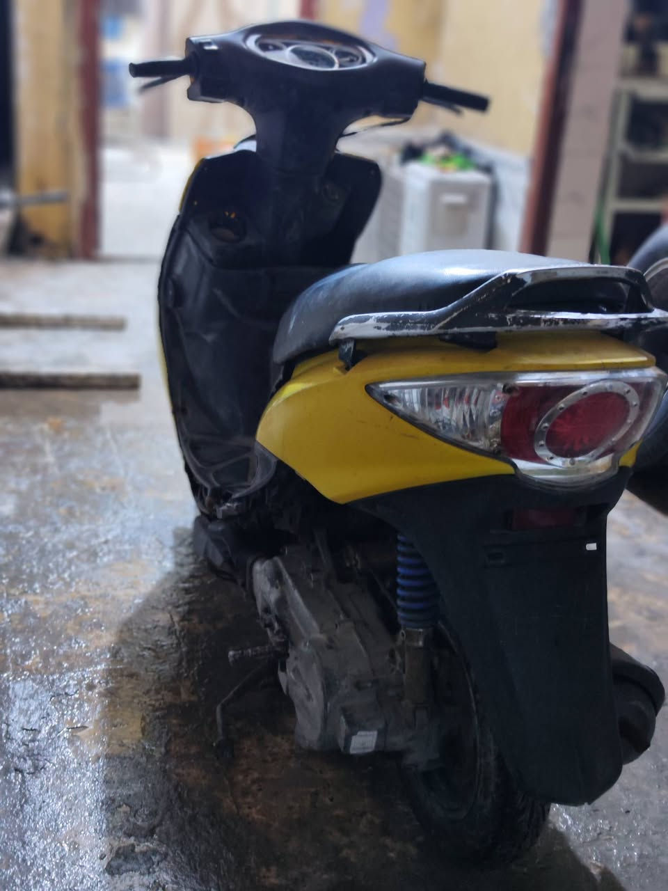 السلام عليكم دراجه كامكو جي ٤ صفره دراجه شوفت عينك نضيفه وحلوه بس كاطعه ناريه مكينتها صافيه كهربائيات شغاله بس ناريه ما بيها ابيعها هيج ب١٥٠ وبيها مجال مكاني قبله او مراوس 
رجائن شوف جماعتها حته ب٤٥٠ يعرضونهن


**إذا كنت صاحب هذا الإعلان وتريد حذفه لأي سبب، رجاءا أرسل رسالة إلى الدعم الفني**