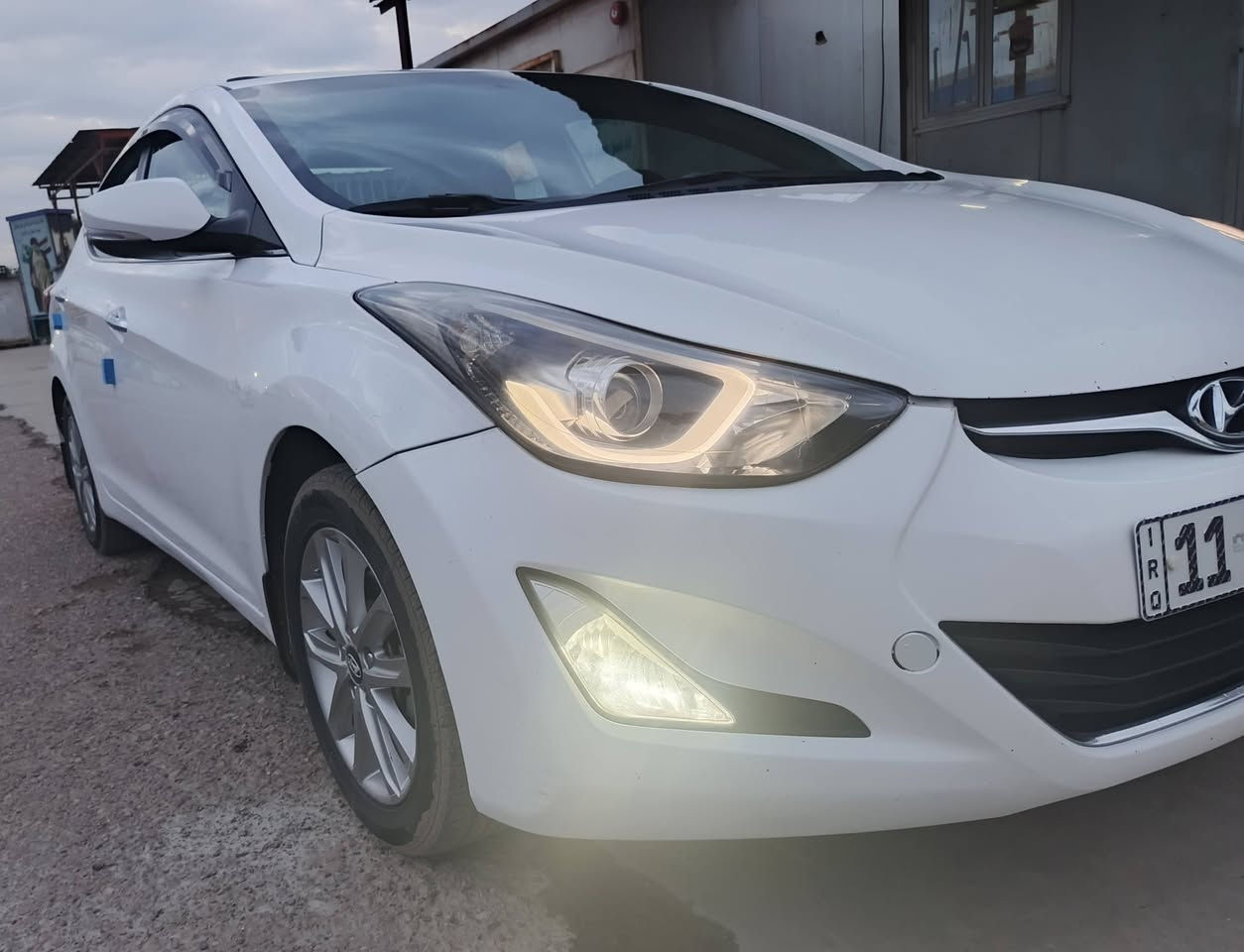 السلام عليكم
النترا 2015 خليجي
رقم بغداد بأسمي

فول مواصفات عدا البصمة

صبغ جزء من البنيد والدوسة جهة الصدر بدون دواخل

ابيعلك صبغ بنيد ودوسة فقط

١٢٧ وبيهة مجال

اكو شخوط بسيطة حتة لاتكول ماكلتلي لان ممبينة بالصور

العنوان بغداد البياع

***********
