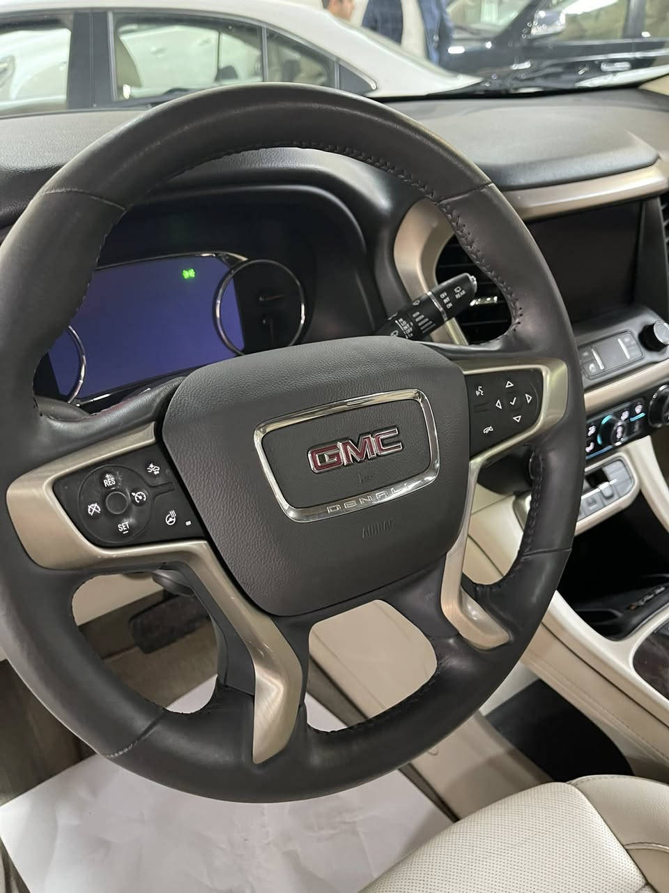 مرحبا البيع جي ام سي اكاديا المواصفات دينالي يعني فول فول 1/1 رقم اربيل موديل 2022 محرك 4 سلندر تيربو ضررها جاملغ أمامي صبغ بجم كبس امامي +خالفي المكان اربيل ***********
