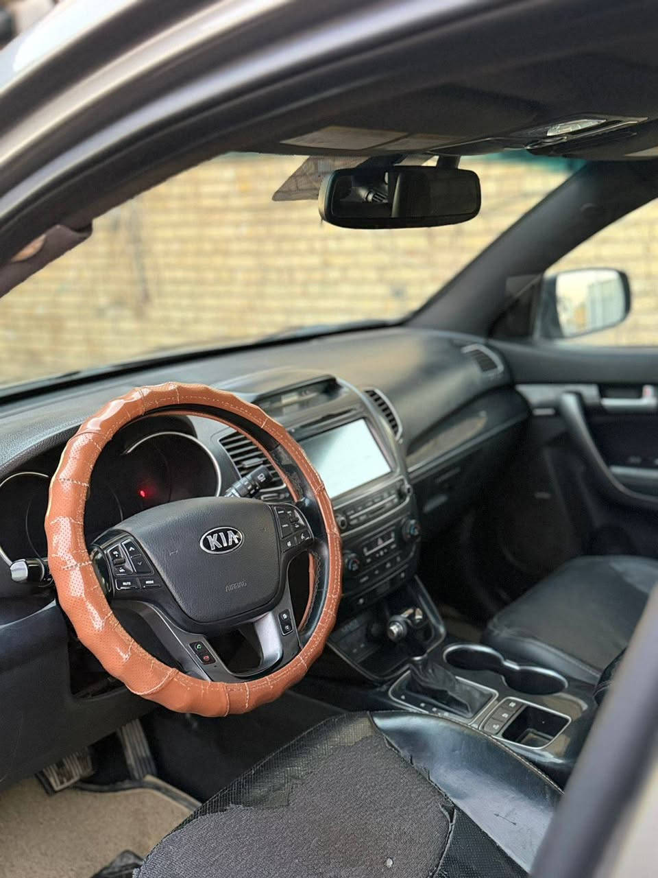 سلام عليكم للبيع سورنتو 2015 فول مواسفات فئهSXL فول بيها 4قطع جاملغ ايسر وباب وباقي ملاون سياره جاهزه سعرها 143 وبيه مجال  تجي وتشوف مكينه لا تبخير لا تنقيص 6 سلندر السياره وارد امريكي للتصال والاستفسار اكثر ***********
