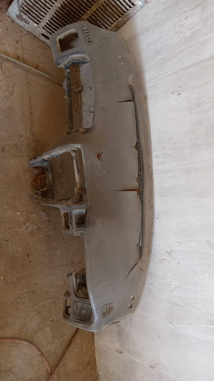 سلام عليكم اخوان موجود غراض سياره شيزر فصختها وبعت منها خير من الله وبقى تانكي البانزين والكشنات واحزمة الأمان والفرس والدشبول بس يمنه مو يسرة بلادي يعني وبواري منظومة البريك والقاعدة مالت الكير الي تصير قبل الكاردن والتريشة الي جوة الدعامية الكدام وباب السايق والجامة مالتة ودوسة البريك كاملة هية والقاعدة وقفل البنيد هوة والسيم كامل وماطور ماسحات والكويل والبك الداخلي الي يصير جوة الجامة الخلفيه وصوندات الكمبريسر وغلاف ماطور الماسحات ووووووو........ عنواني صلاح الدين وهذا رقمي وموجود توصيل ***********
