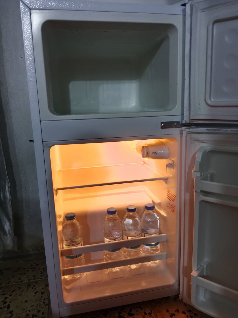 ثلاجة مكتبية وبراد وماطور وسخان 
البراد #فريش حار وبار وثلاجة صغيرة جوه ٦٥ألف
الثلاجة بابين ماركة #نوال نظيفه جداً ٨٠ألف 
نواب الضباط يم مصور الوان ماكو توصيل
ماطور #مي الأصلي  ٣٠ الف 
سخان #اكبر حجم ٥٠ ألف 
الخاص للجادين فقط


**إذا كنت صاحب هذا الإعلان وتريد حذفه لأي سبب، رجاءا أرسل رسالة إلى الدعم الفني**