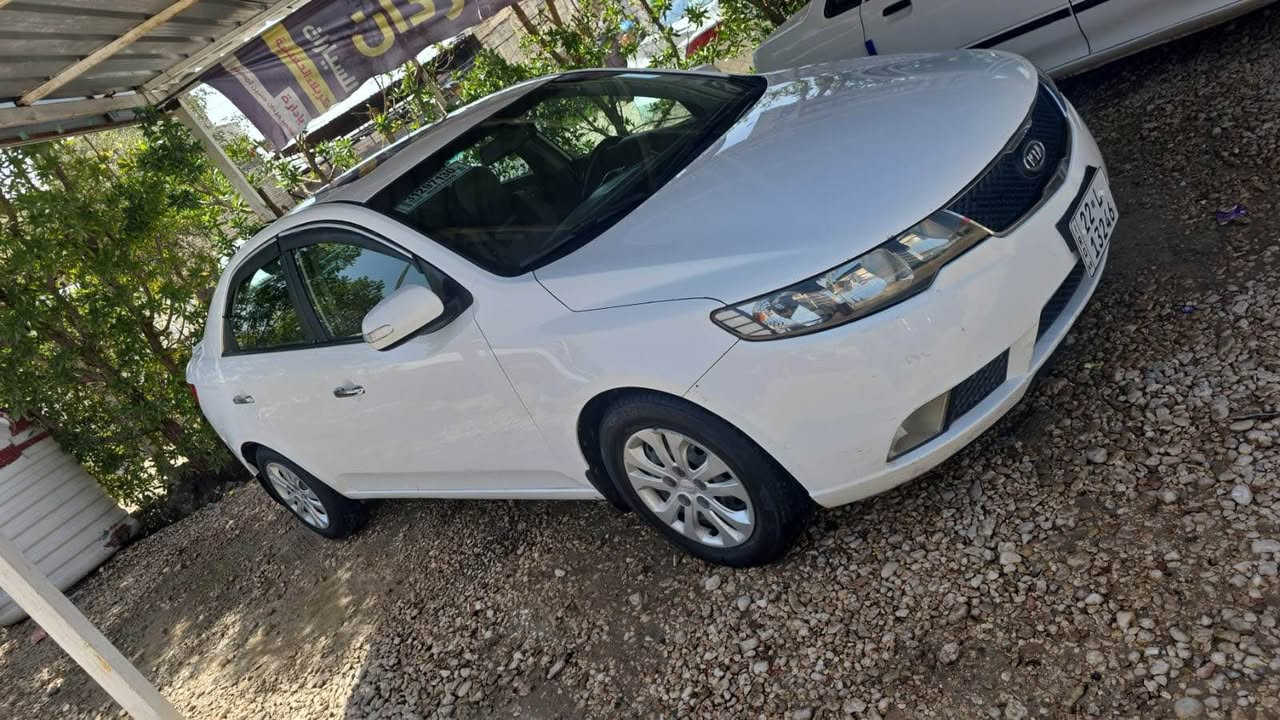 سيراتو خليجي موديل 2010 مكفوله ماعدا شبر بارد بالچاملغ الامامي مفوله بصمه فتحه حساس رقم اربيل سياره نضيفه 
السعر 115$ وبي مجال قليل حگ الجيه*********** كربلاء, العراق
