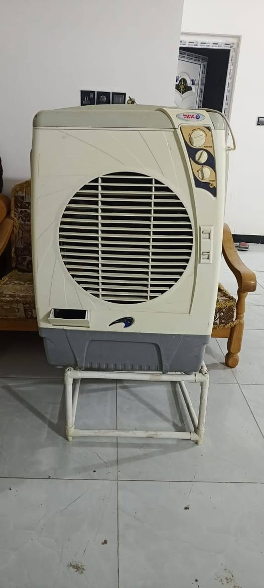 سبلت ٣٥٠ طن واحد شغال بي مجال 
طباخ ١٠٠ نضيف كلش
مبرده ٥٠ نضيفه كلش
رقم ***********
