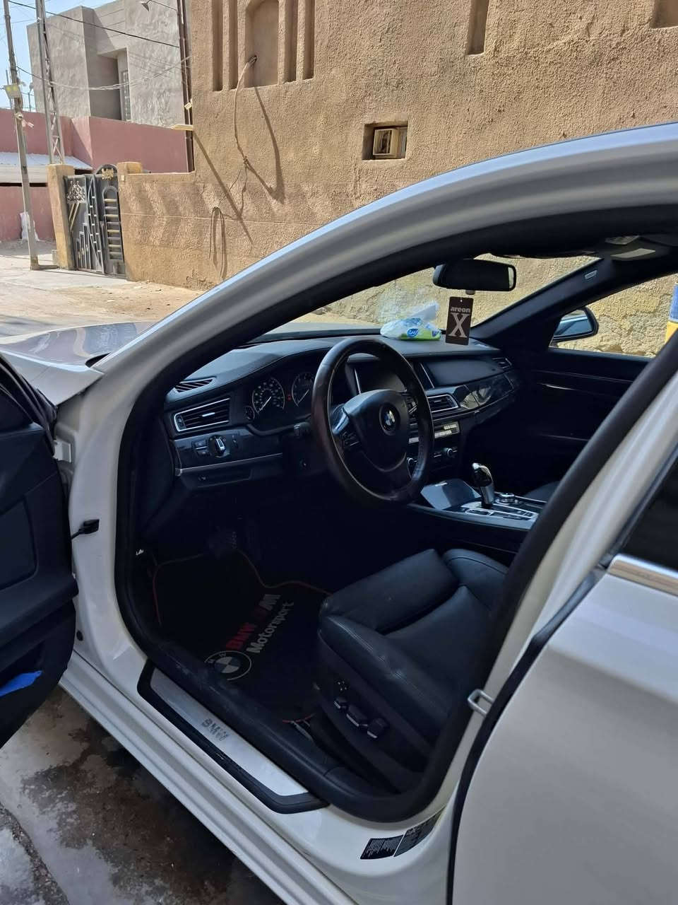 بي ام f02موديل 2013حجم 740ilمحرك 6سلندرتوين تيربو n55 وارد امريكي تبديل باب السائق فقط بدون صبغ بدون ضربه جاهزه من كل شي مواصفات فول تدفئه تبريد كشنات دات شو ابواب شفط ٥ستائر كهرباء رقم بغداد بأسمي السعر ٢٠٠$بيه مجال بسيط ابوعلي ***********
