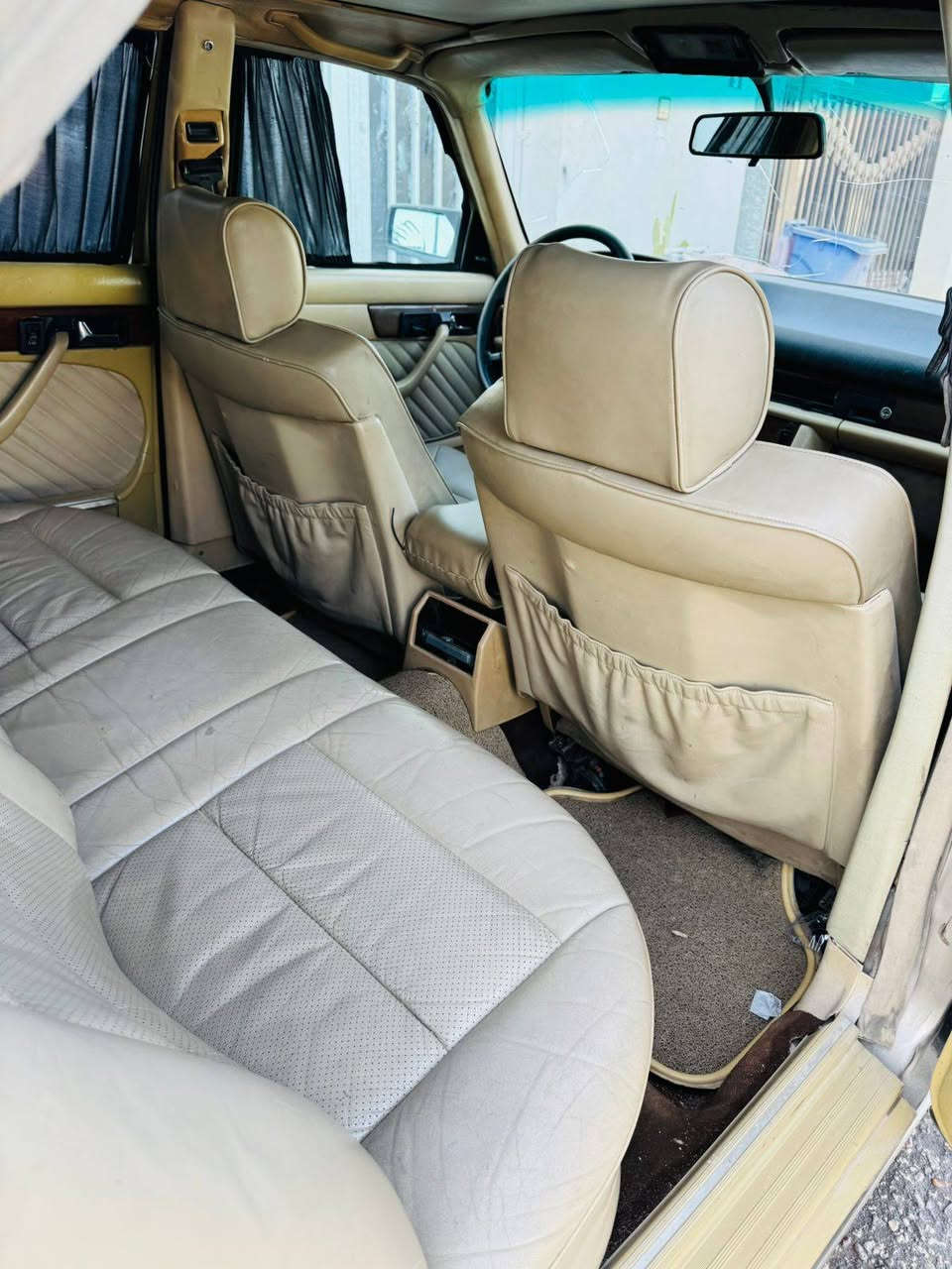 السلام عليكم للبيع فقط مارسدس رئاسي موديل 87
سياره جديده جاهزه من كلشي ربع ماذب عليه 
باتري جديد حداديه جديده تبريد شغال ثلج 
تخم تاير جديد سماعات بلادي مجسم صوت 
صبغ عام جماليه بدون ضربه بدون خياس 
السعر 95 وبيه مجال الشراي يتصل وبي خير ويدلل 
***********
مكان السياره نجف الاشرف
