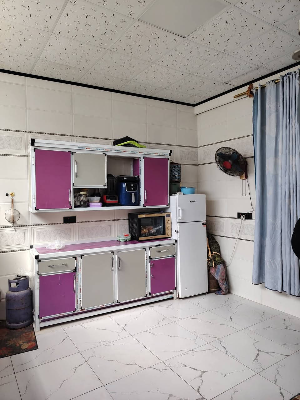 بيت للبيع بلحر ١٠٦م طابقين  سند ٢٥ شارع الجنسيه القديمه ✅ ✅
3 غرف نوم واستقبال كبيره
وصاله كبيره ومطبخ 3 صحيات 
للستفسار *********** اني صاحب البيت
صور كامله للبيت موجوده  ✅تم تنزيل السعر✅
سعره مناسب بنسبه للمنطقه
قريب ع الإمام الحر وعن شارع الحر الرئيسي
