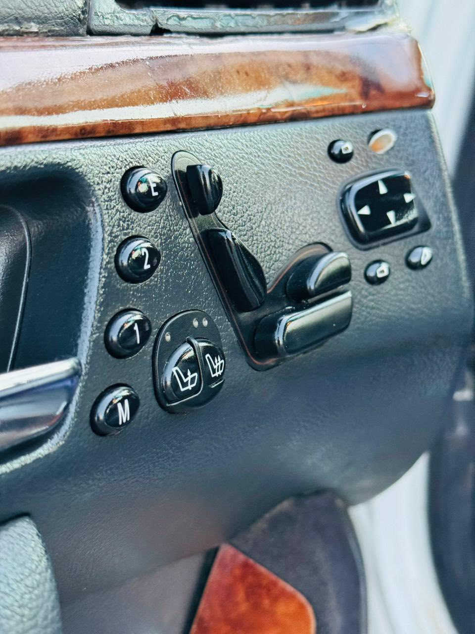 مارسدس غواصة موديل 99
رقم انكليزي مداور ثاني يوم
مكينه كير لاتنقيص ولا تبخير 3500 V6

تخم تاير جديد منضومه بانزين كلها جديده فيت بم فلاتر نازولات بلكات 
باتري جديد
سلايد
غرفه جلد اسود
بردة خلفية كهرباء
مقاعد خلفية كهرباء
امامية كهرباء وخزن وتدفئة
ستيرن كهرباء وتدفئة
اربع ابواب مع الصندوق شفط
مري شفط
ايرباك كاملة وسليمة

مكان السياره بغداد الدورة
سعر 80 وبيها مجال 

***********
