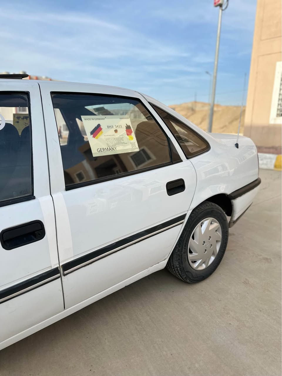 اوبل فيكترا للبيع
موديل ١٩٩١ محرك ١٦ قايش عريظ
سلايد-تدفئة شغال-كير محرك شرط
سيارة بدون ظربة 
دواخلة جديد مابي نواقص
سنوية جديدة مشروع وطني شرط تحويل
مكان كركوك *********** كركوك, العراق
