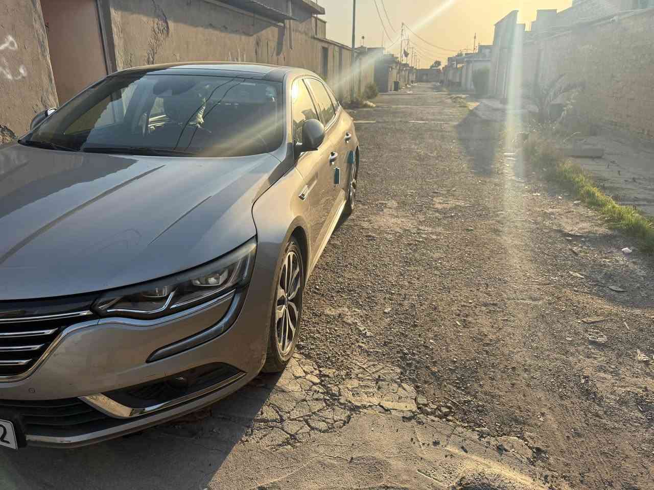 سلام عليكم رينو تالسمان
معروف بل موصفات 1/1 

موديل 2018 مشي 57 الف 

السياره بيها قطعه وحده موجوده 

بل صوره السعر 145 وبيها مجال 

***********
