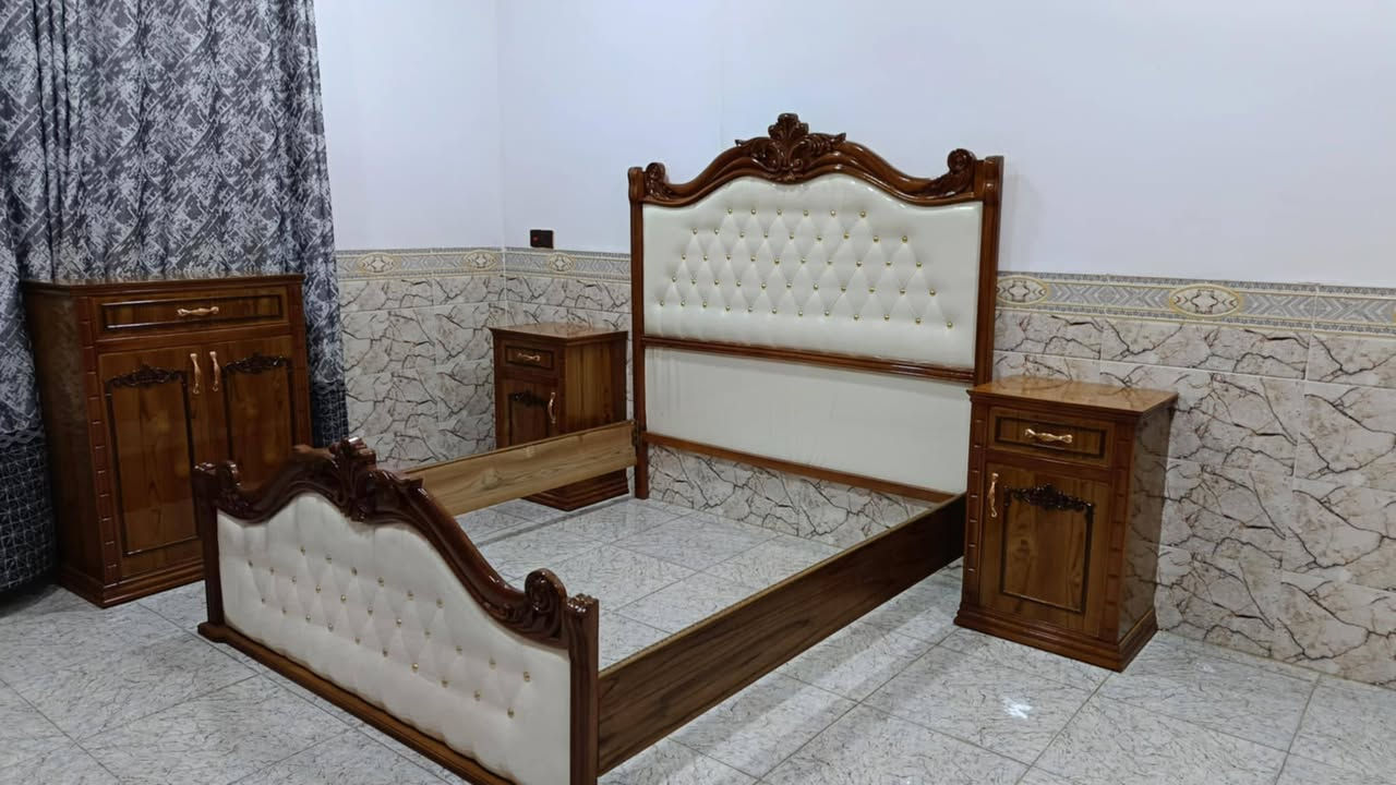 غرفة نوم طابقين ستة أبواب  
شغل درجة اولى وصبغ رش درجة اولى 
شغل معمل نجارة الجمال في بروانة قرب محطة تعبئة وقود بروانه 
للاستفسار على الخاص او على الرقم ***********
