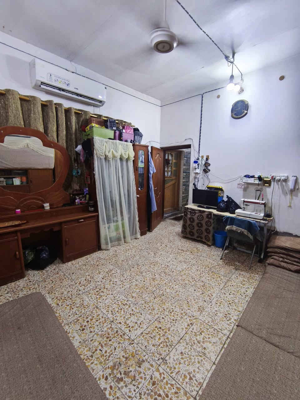 بيت للبيع 
120 متر غرفة واحدة وصالة واستقبال ومطبخ صحيات داخلية وخارجية ومنور زراعي سند 25
العنوان طويريج حي الجمعية شارع الجوادين مع كافة الخدمات من رصيف وصبه باقي بس التبليط
السعر 60 وبي مجال
للاستفسار عن طريق الرقم   ***********
