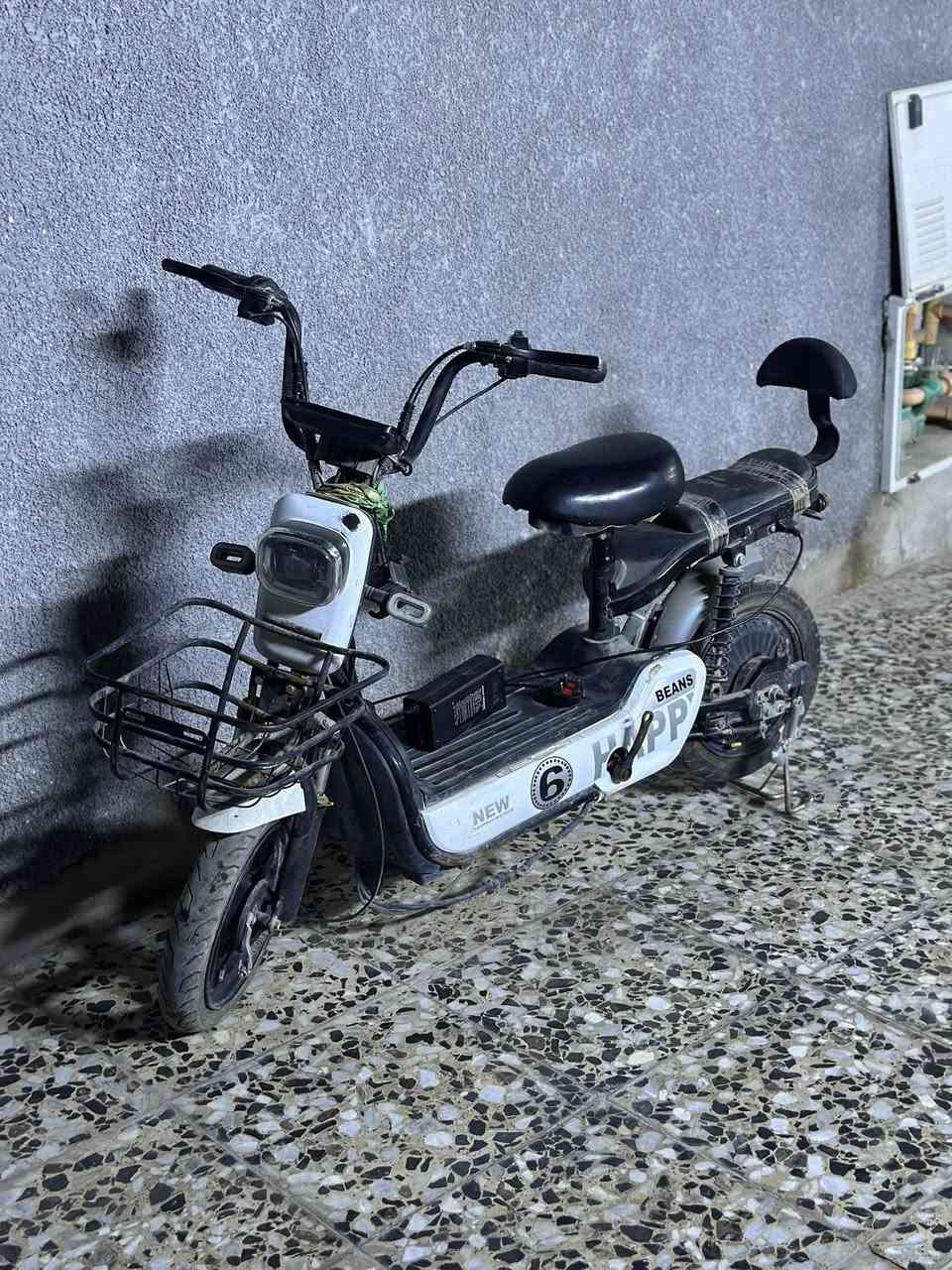 السلام عليكم دراجه شحن متروكه سويچهه ضايع عنوان بغداد المشتل السعر 100 الف وبيهه مجال ***********
