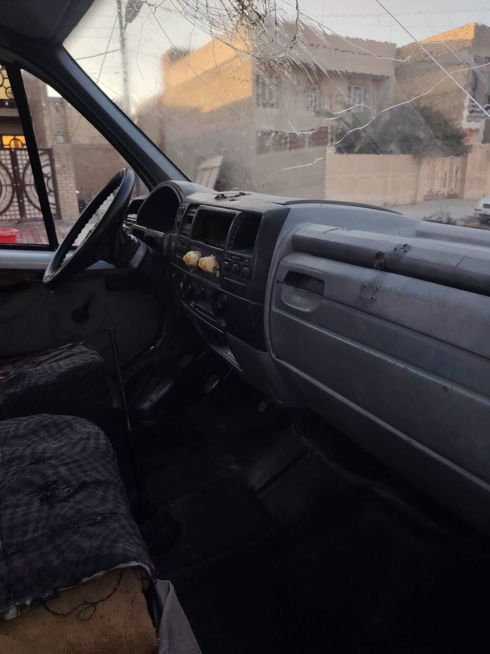 السلام عليكم للبيع كازيل روسي موديل 2003 السياره بلاديه ونضيفه احلا من الصور رقمها واسط بسمي مكينتاها بلاديه بانزين مكينه وكير واكسل مكفولات وممفتوحات جعمقه مال ستيرن شادلها مال كيا فحل ب300الف ااسياره كامله مكاني الكوت السعر 20وبيها مجال للطيبين رقمي ***********
